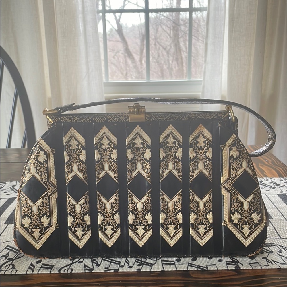 Source Unknown Vintage Black and Gold Ornate Clutch